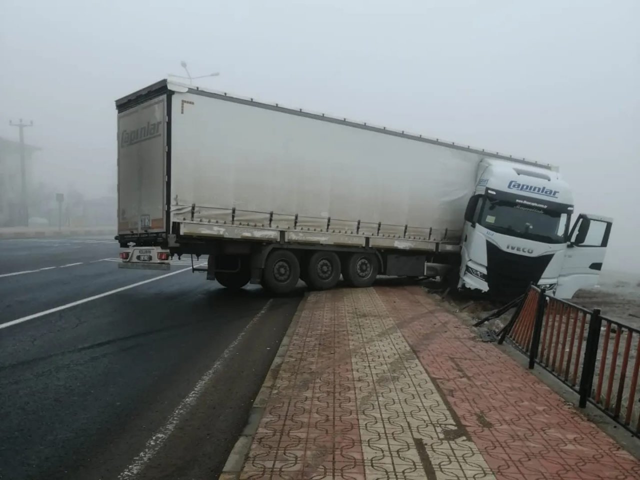 Gizli buzlanma 4 farklı kazaya neden oldu: 2 yaralı