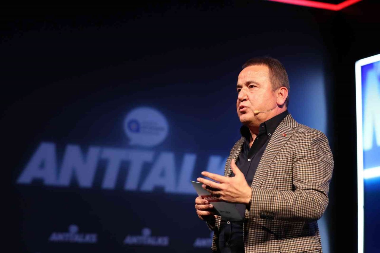 Başkan Böcek’ten gençlere “ “Hayallerinizden vazgeçmeyin”