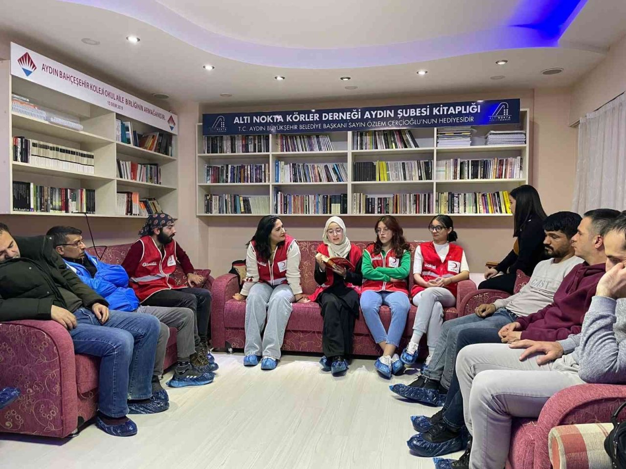 Görme engelliler için kitap okudular