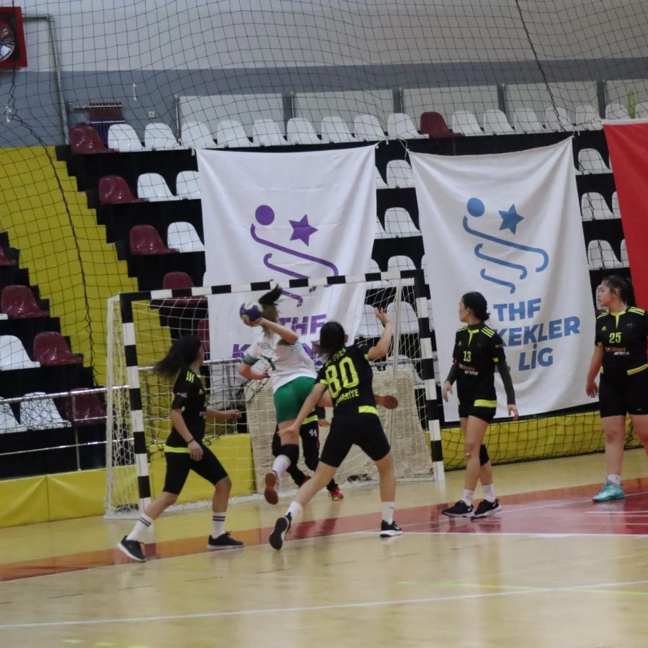 Yıldız Kızlar hentbol yarı final hentbol müsabakaları Elazığ’da başladı