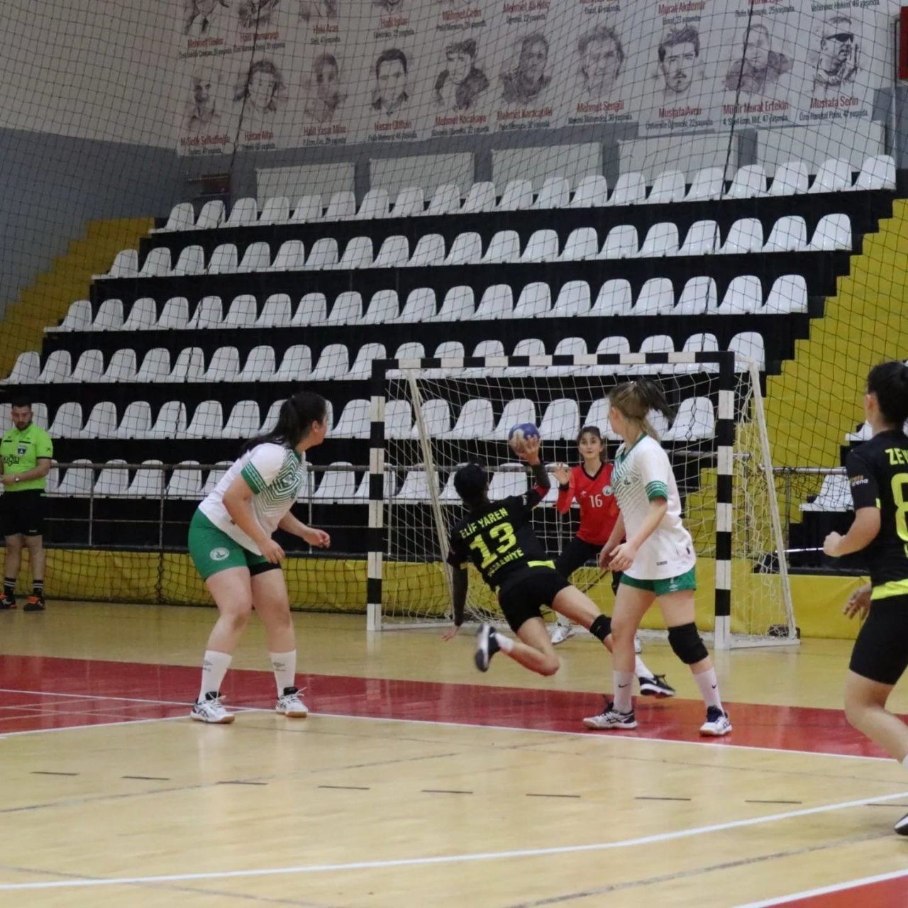 Yıldız Kızlar hentbol yarı final hentbol müsabakaları Elazığ’da başladı