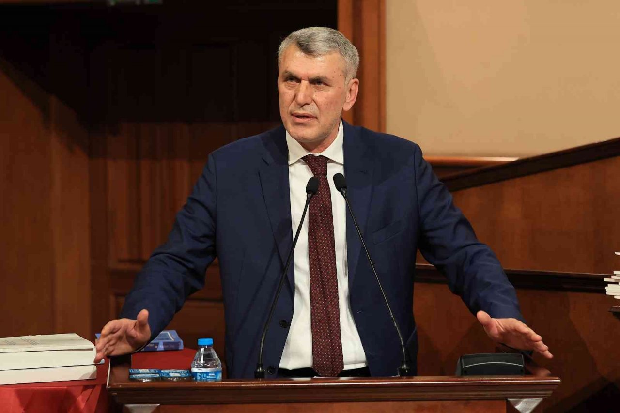 İBB Meclisi’nde İBB’ye “kırmızı kart”