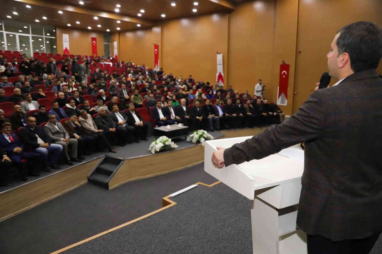 Sanatçı Mahmut Tuncer gazetecileri coşturdu