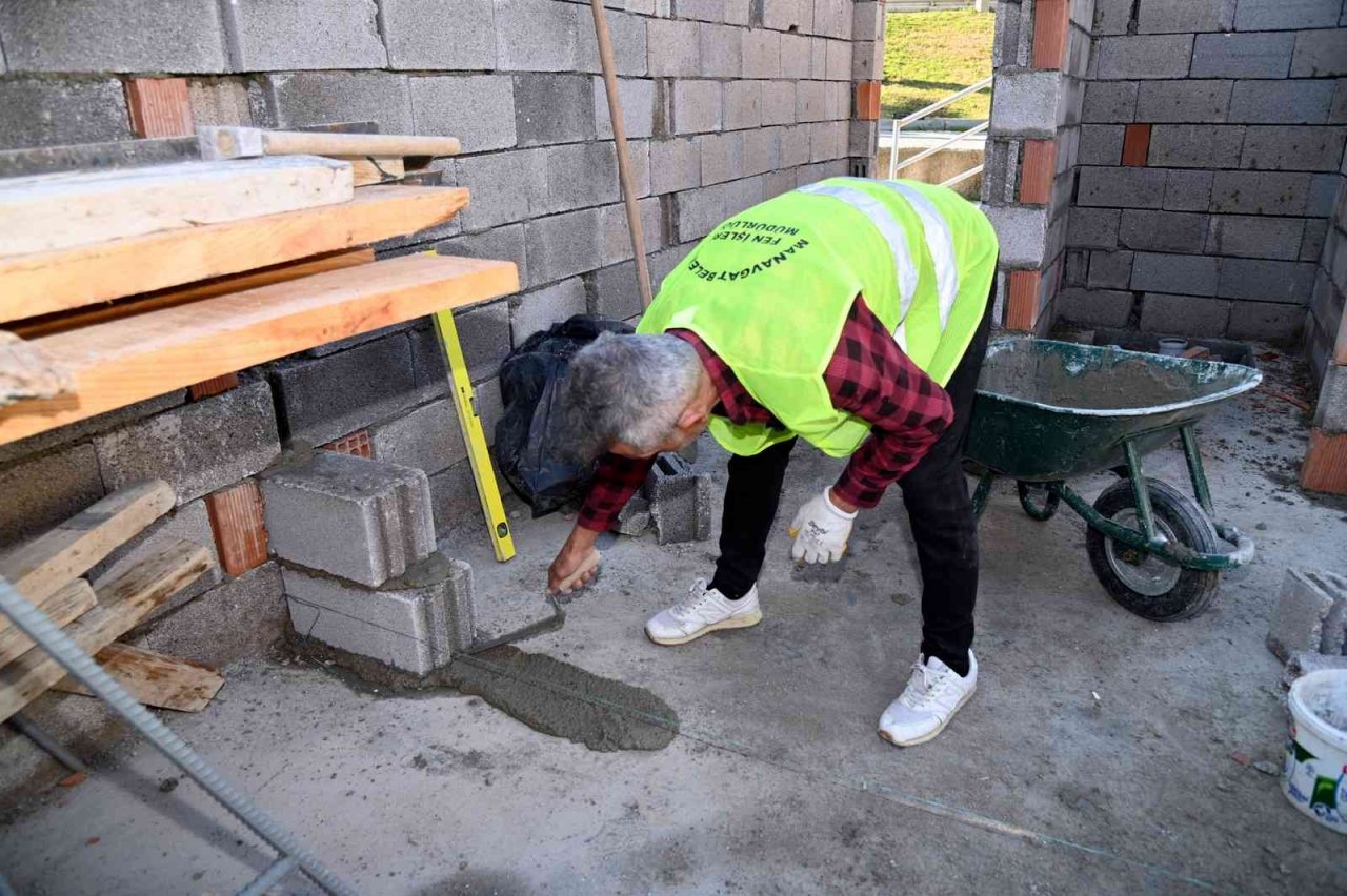 Manavgat Belediyesi sarılar pazarını yeniliyor