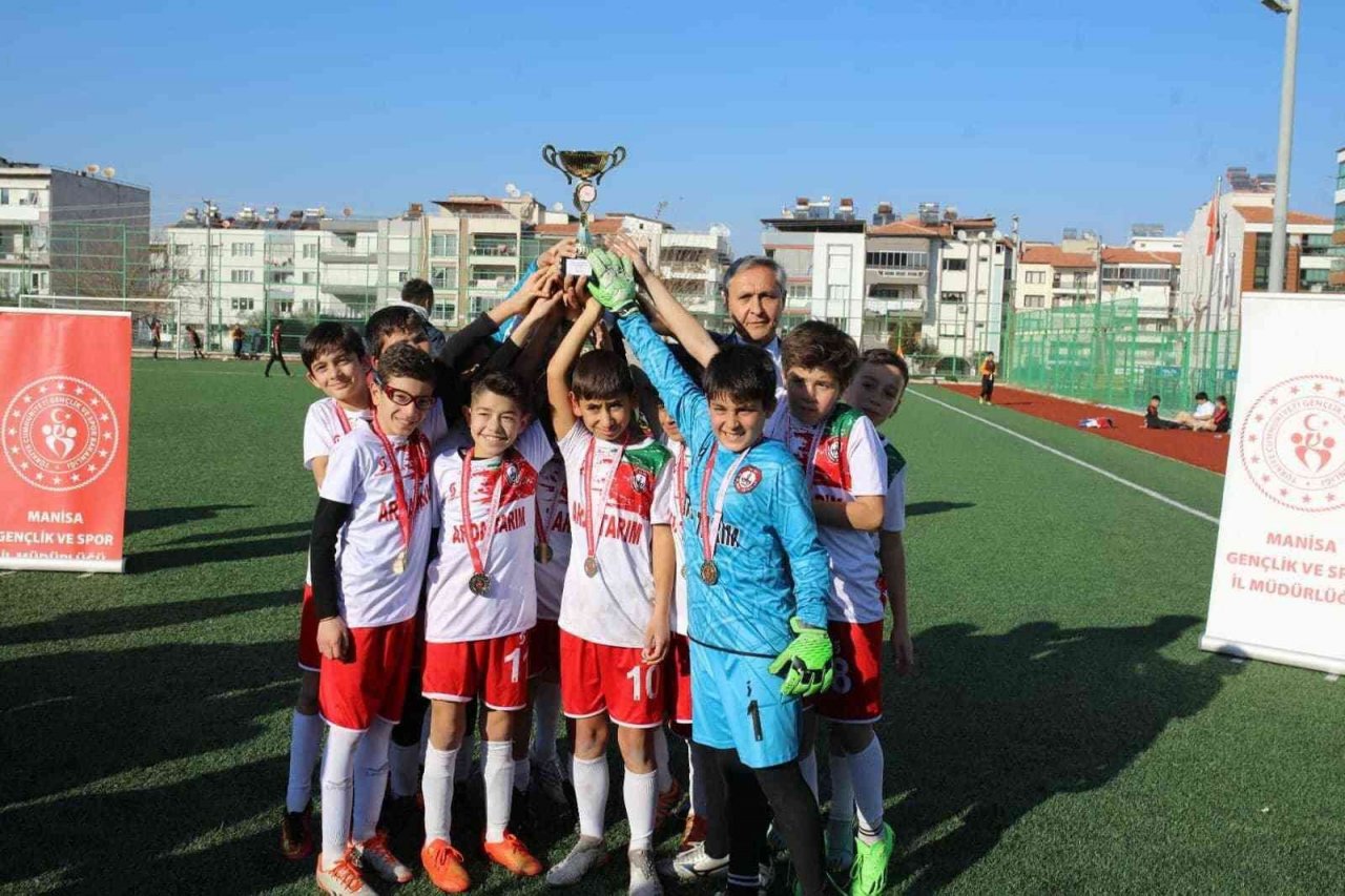 Küçük erkeklerde Manisa şampiyonu Salihli Altınordu oldu
