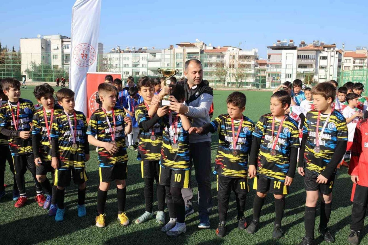 Küçük erkeklerde Manisa şampiyonu Salihli Altınordu oldu