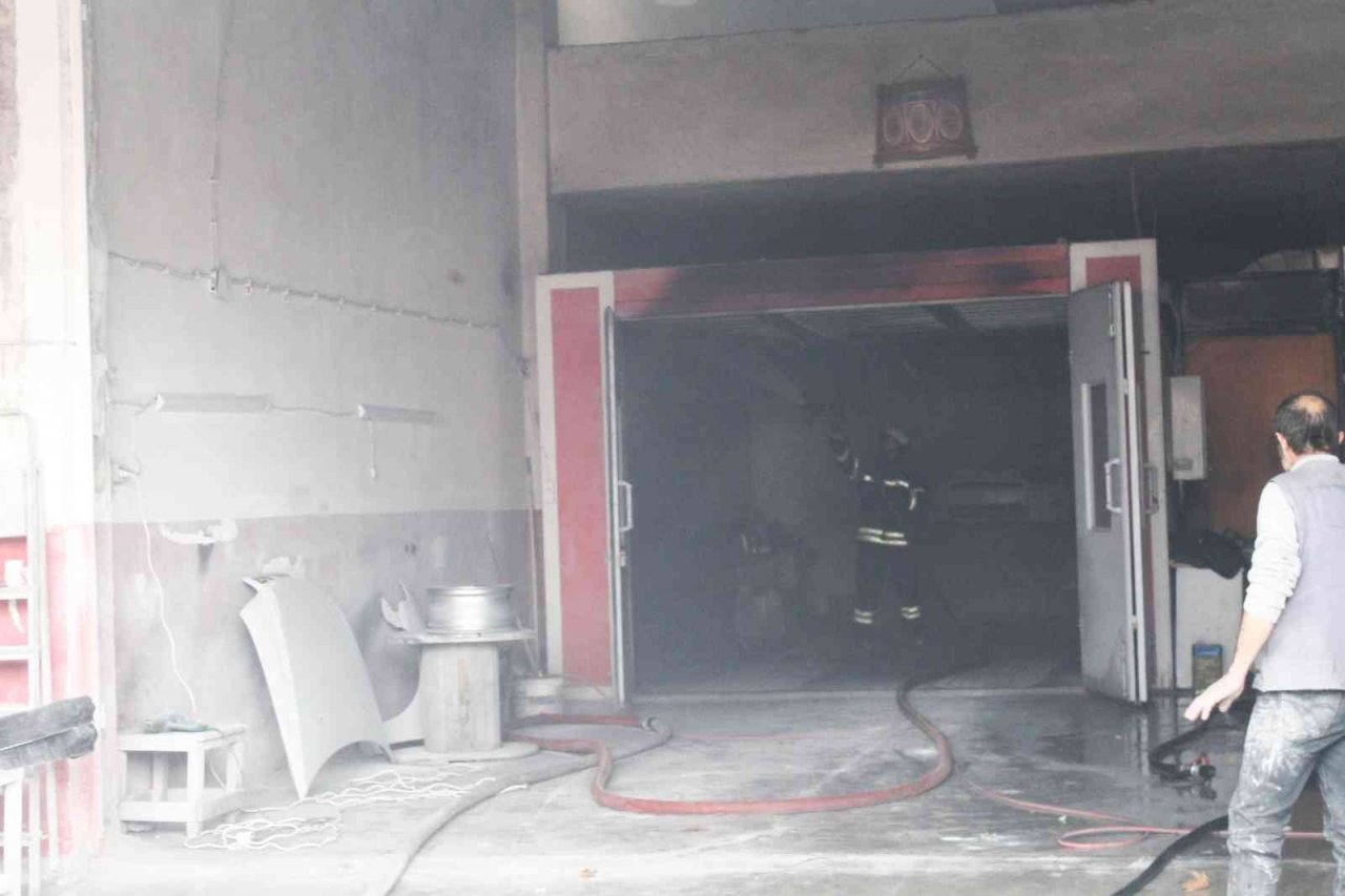 Oto boya atölyesinde yangın korkuttu