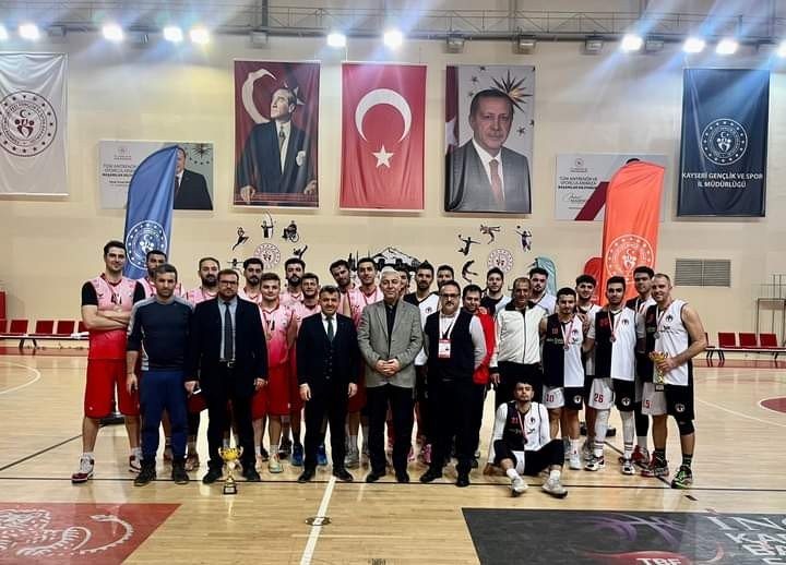 Melikgazi Belediyespor Kulübü, basketbol büyükler final maçından şampiyon ayrıldı