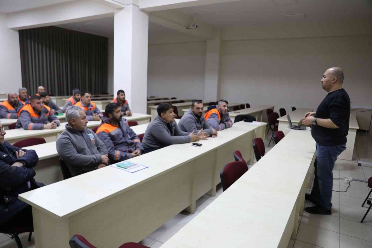 Melikgazi’de daha nitelikli hizmet için belediye üniversite işbirliği ile personele eğitim veriliyor
