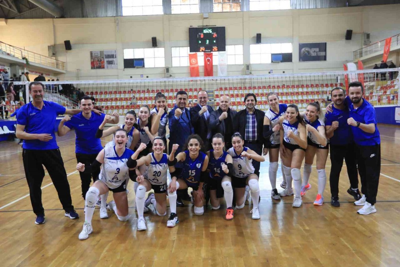 Pamukkale Belediyespor adını zirvede tutuyor