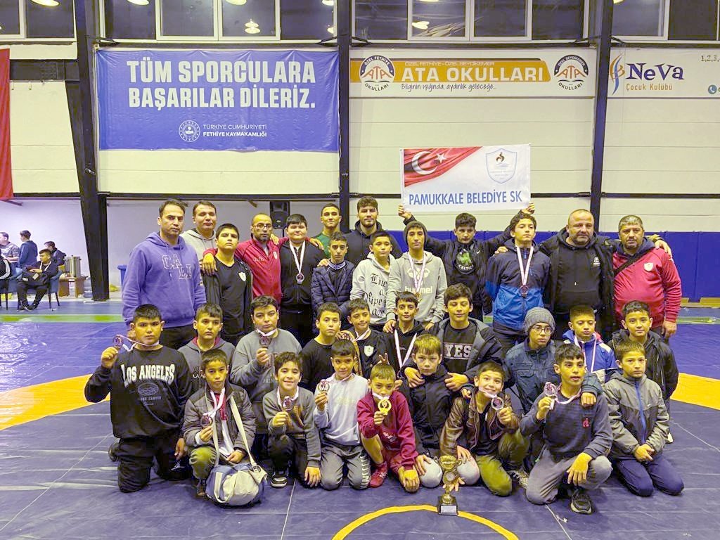 Pamukkale Belediyespor adını zirvede tutuyor