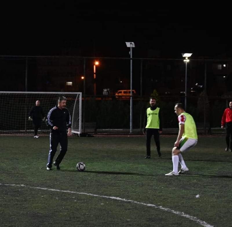 Protokol ve gazeteciler dostluk maçında bir araya geldi