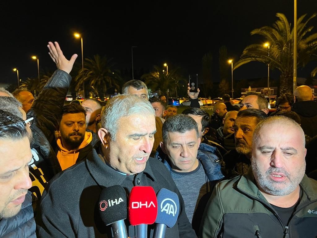 Taksiciler, öldürülen meslektaşları için toplandı