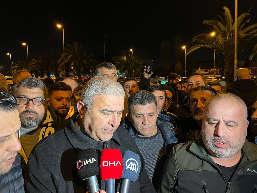 Taksiciler, öldürülen meslektaşları için toplandı