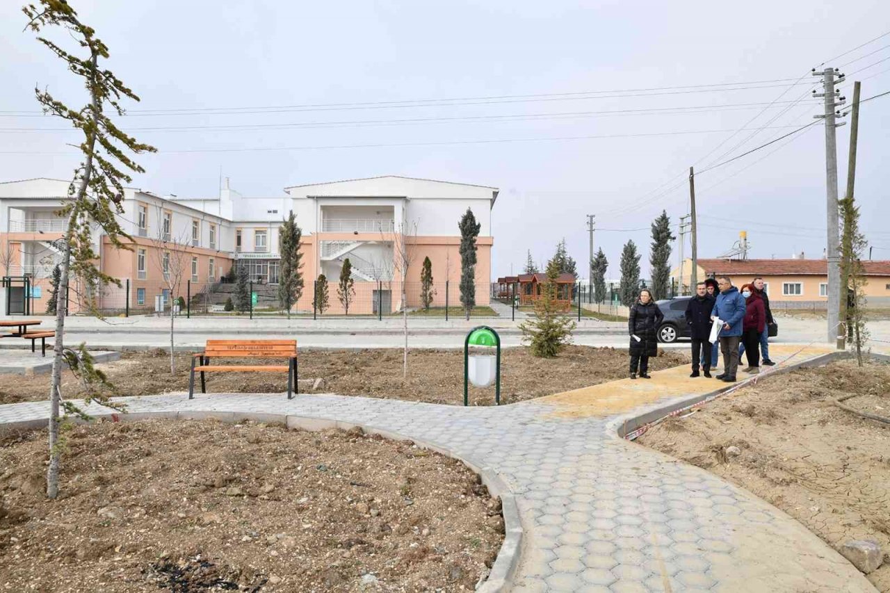 Başkan Ataç yapımı süren parkları inceledi