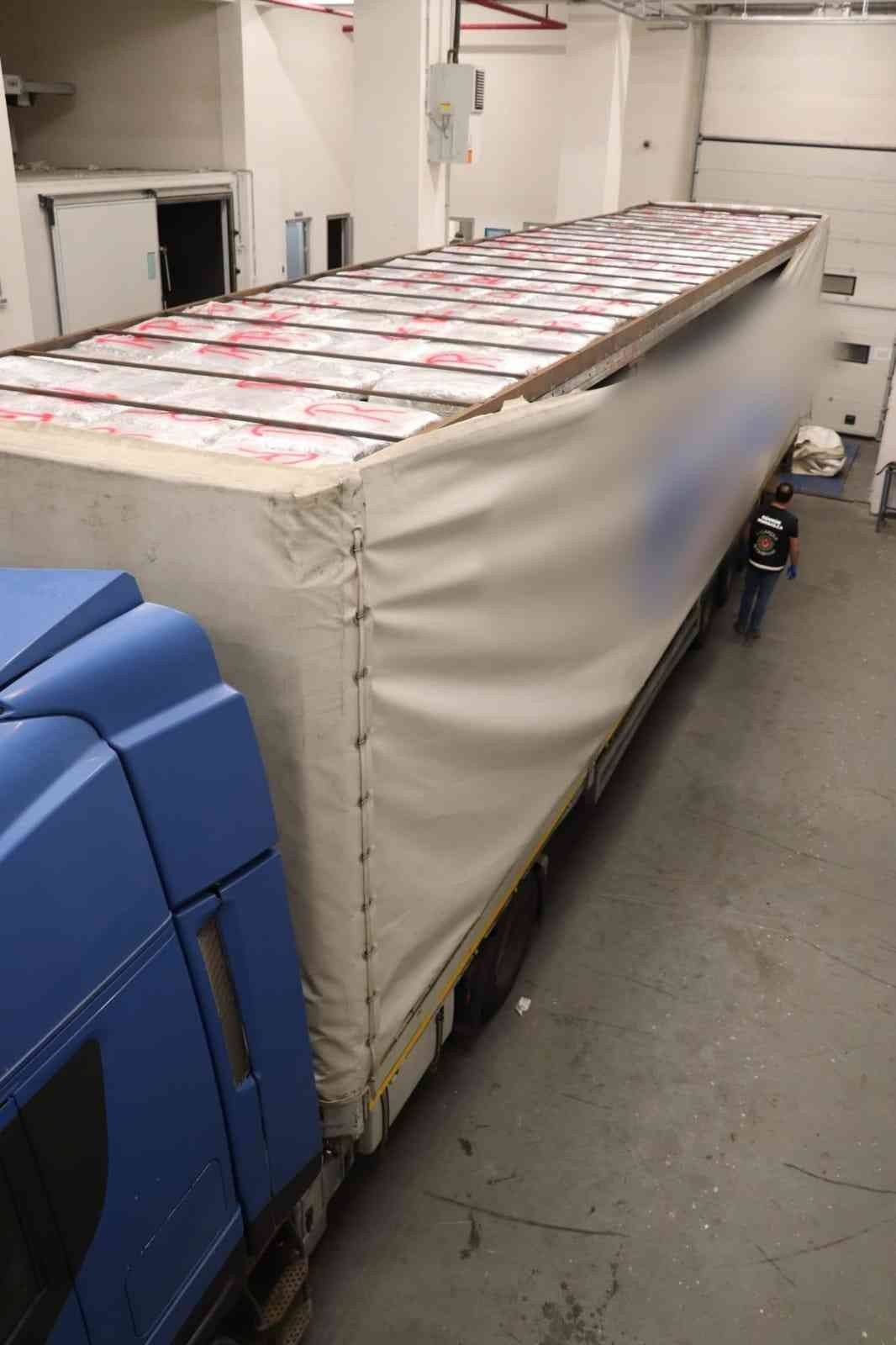 Yunanistan sınırında uyuşturucu tacirlerine darbe