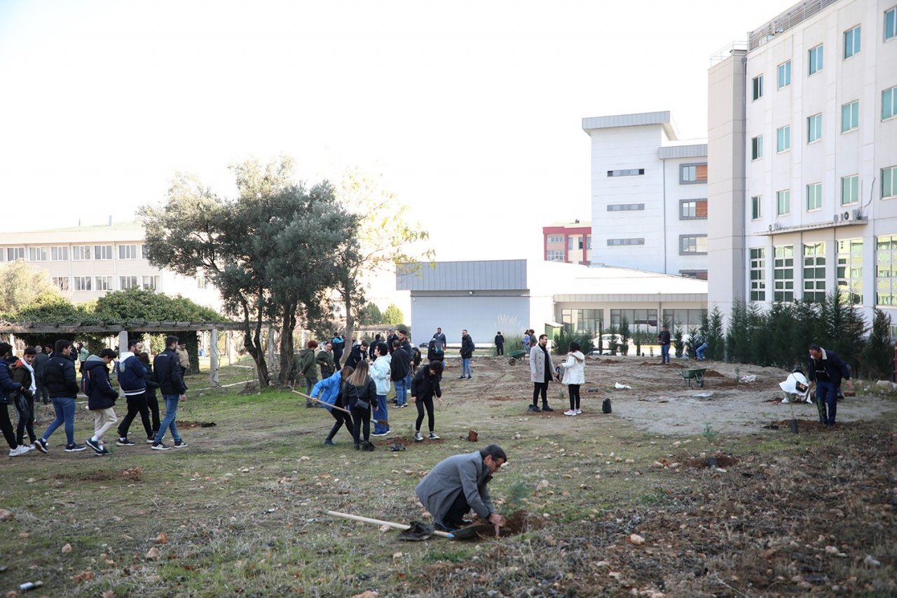 PAÜ’ye cumhuriyetin 100. yılında 100 fidan dikildi