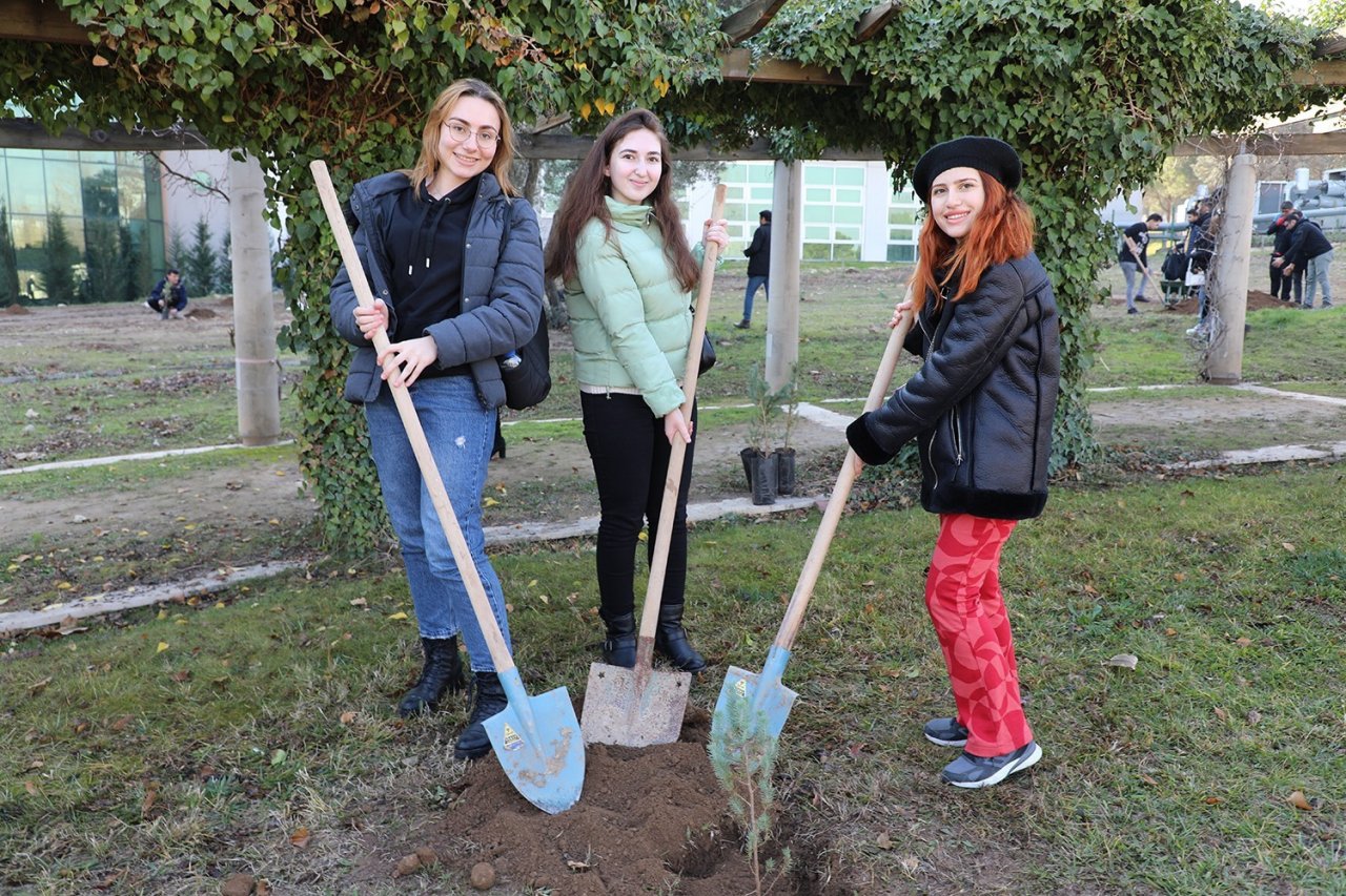 PAÜ’ye cumhuriyetin 100. yılında 100 fidan dikildi