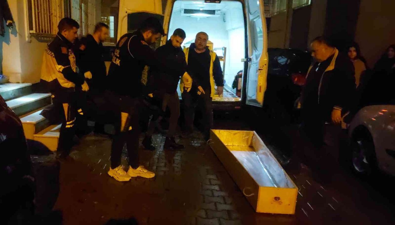 Tekirdağ’da korkunç olay: Sevgilisini bıçakla öldürüp kendini astı