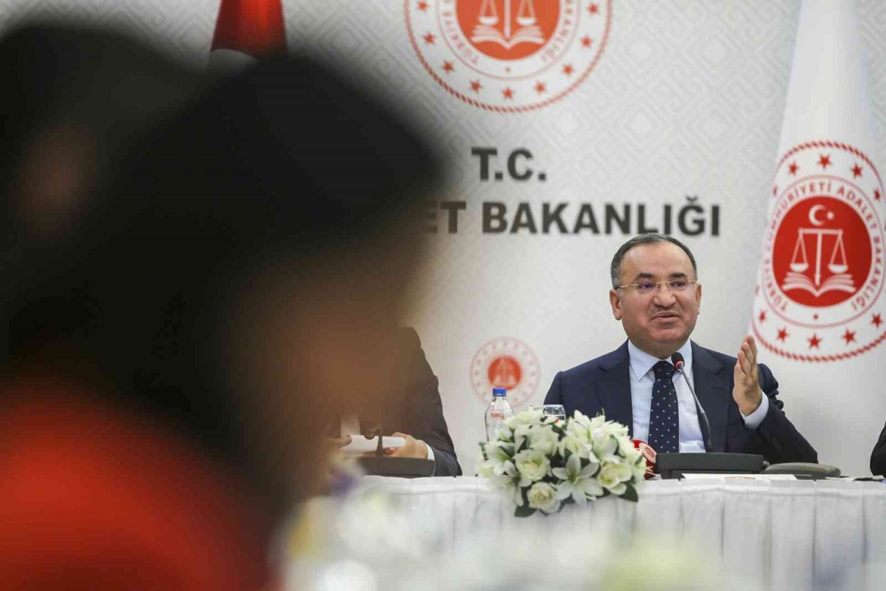 Bakan Bozdağ: “Uzun süren davaların tamamı tasfiye edecek özel bir düzenleme yapacağız”