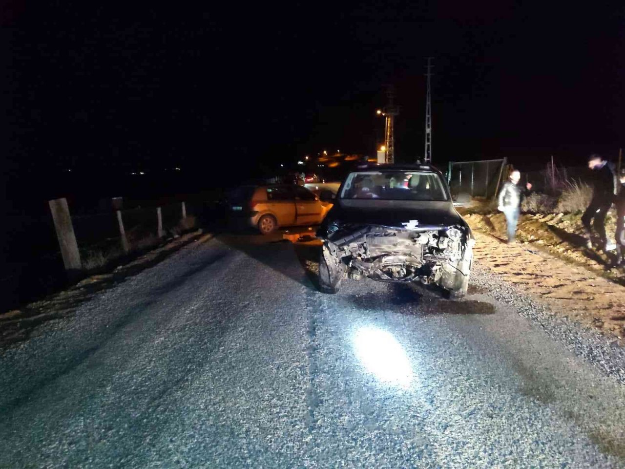 İki otomobil çarpıştı, 1 kişi yaralandı