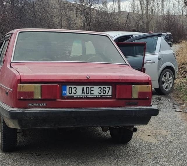 İki otomobil kafa kafaya çarpıştı: 4 yaralı