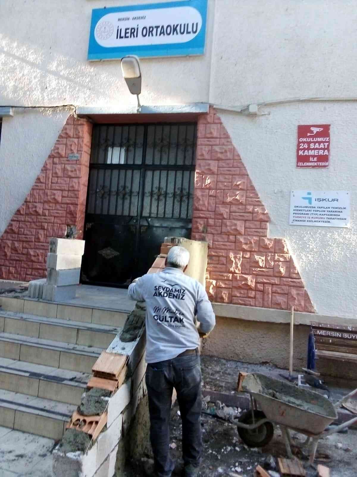 Akdeniz’de asfalt çalışmaları sürüyor