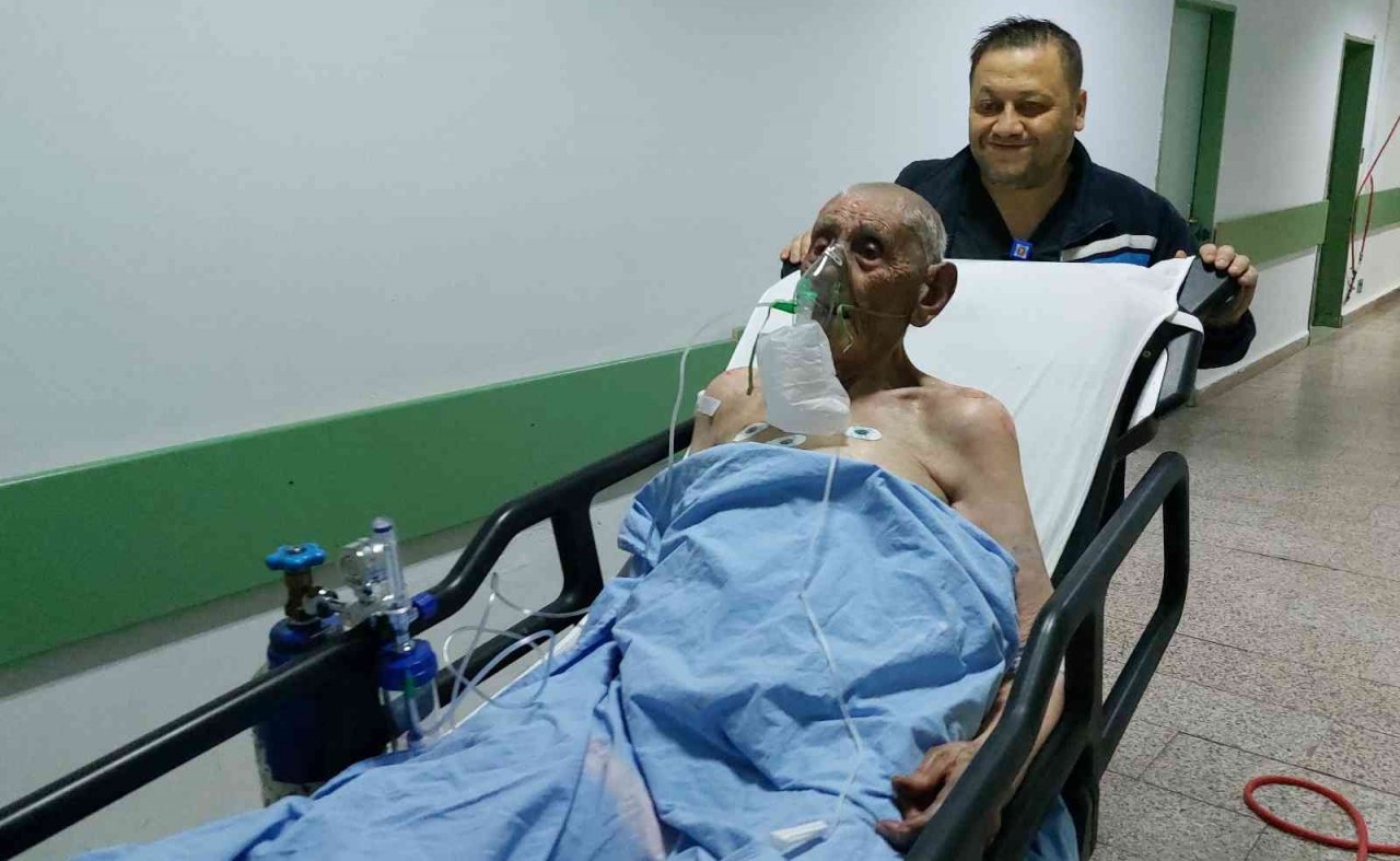 Samsun’da evde çıkan yangında yaşlı adam ölümden döndü