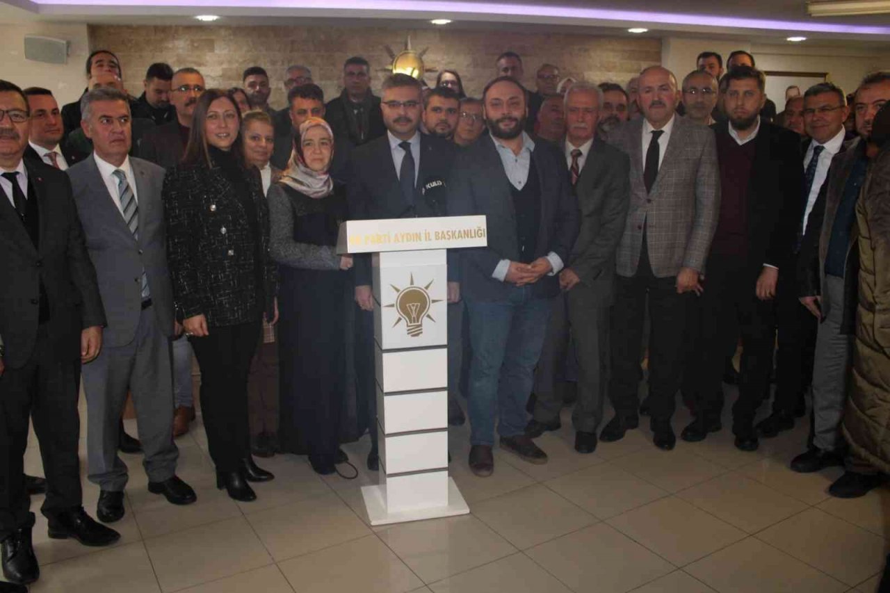 AK Parti İl Başkanı Özmen, adaylık için başkanlıkta istifasını açıkladı