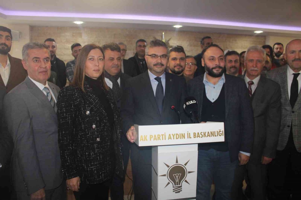 AK Parti İl Başkanı Özmen, adaylık için başkanlıkta istifasını açıkladı