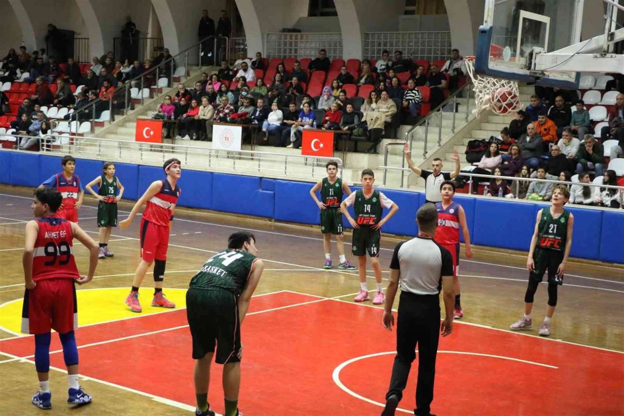 Basketbol U14 Erkekler İl Birinciliği müsabakaları sona erdi