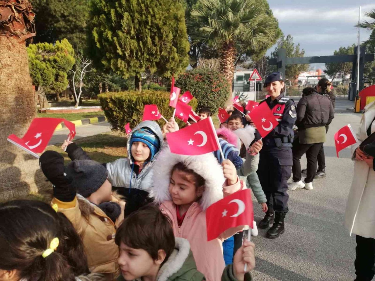 Minik öğrencilere “jandarma” tanıtıldı