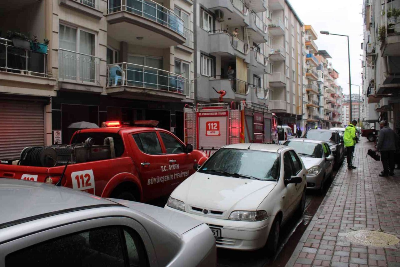 Soba külü ayakkabılığı tutuşturdu