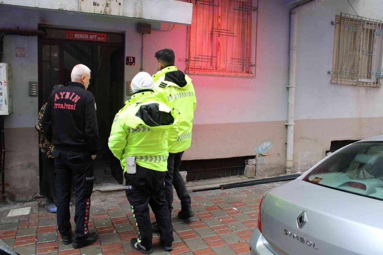 Soba külü ayakkabılığı tutuşturdu