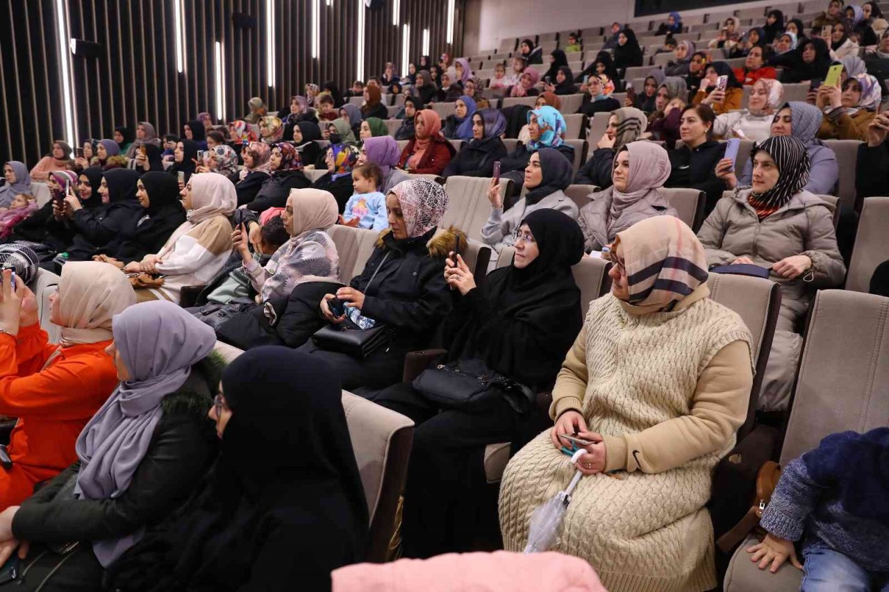 Yazar Merve Gülcemal Aile Söyleşileri programına konuk oldu