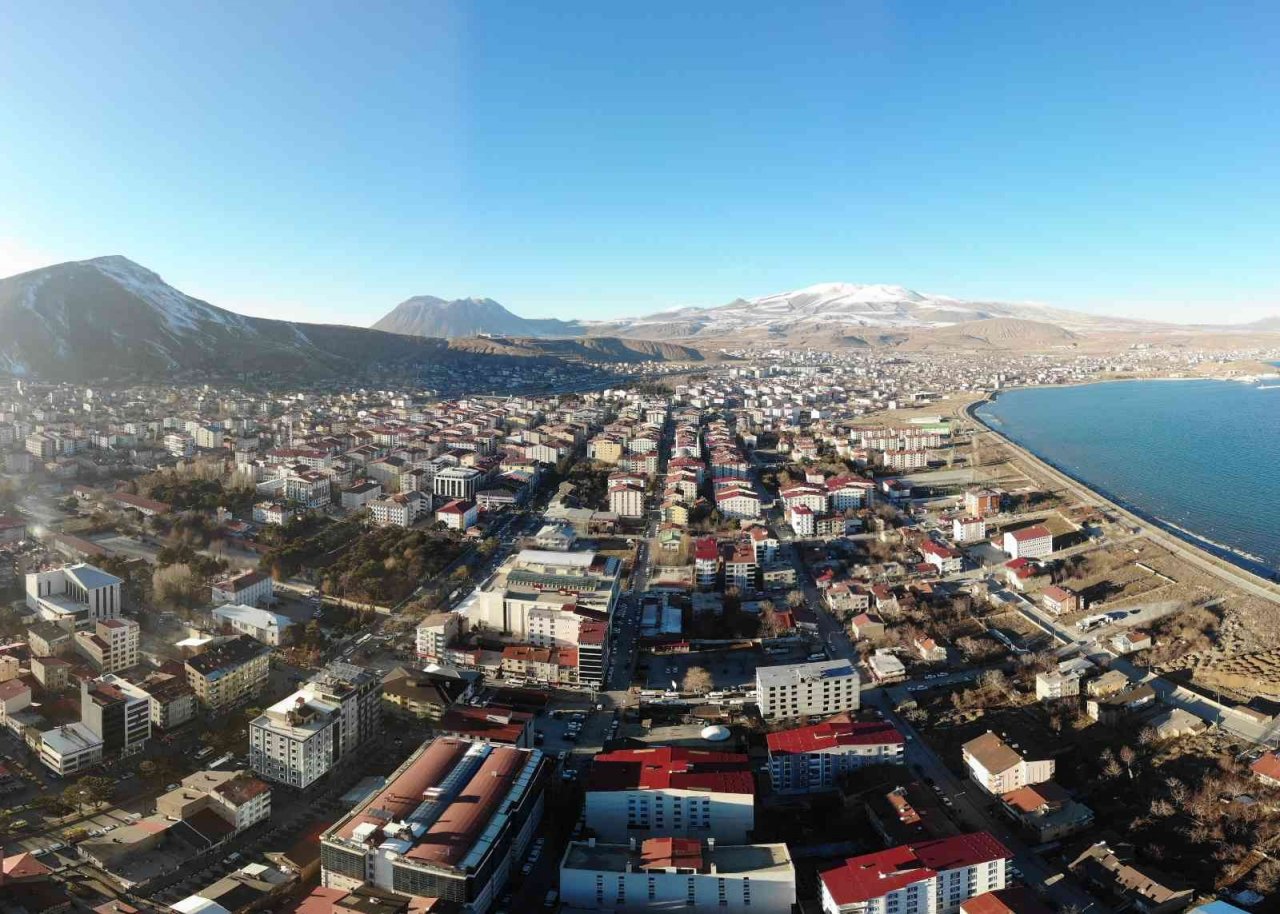 Karın başkenti Bitlis kara hasret kaldı