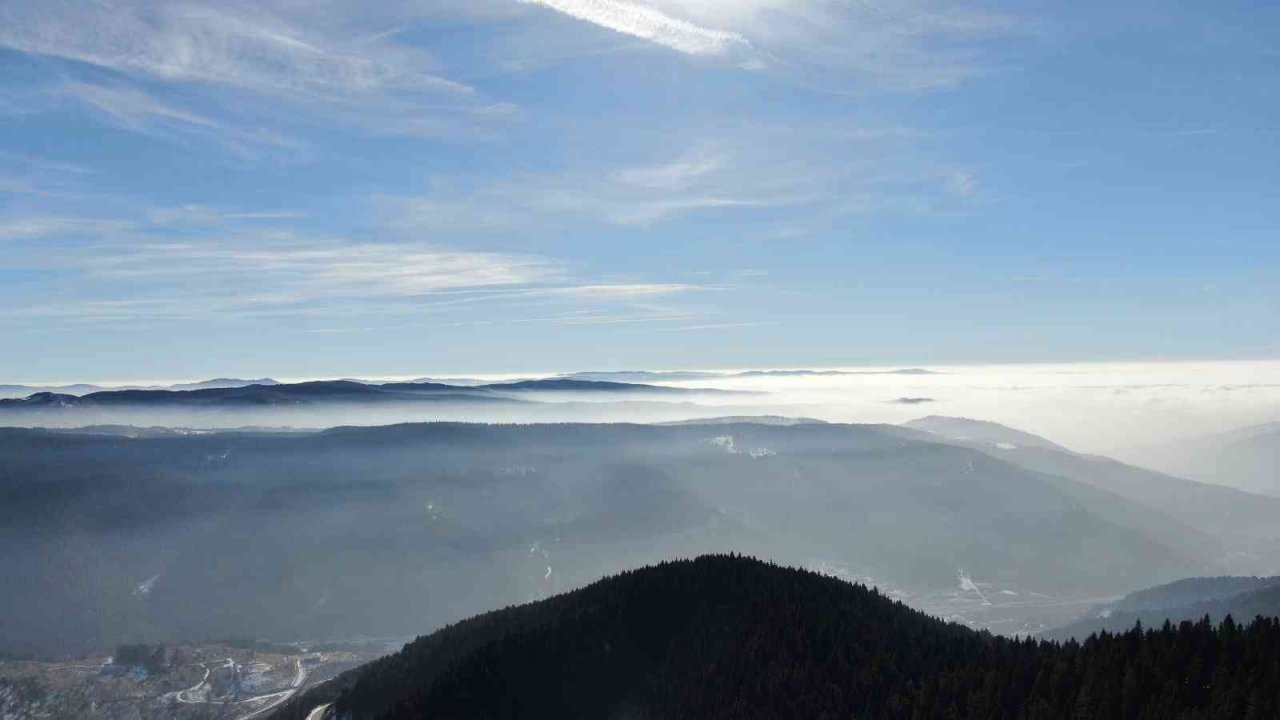 Ilgaz Dağı’nın eteklerinde mest eden sis manzarası havadan görüntülendi