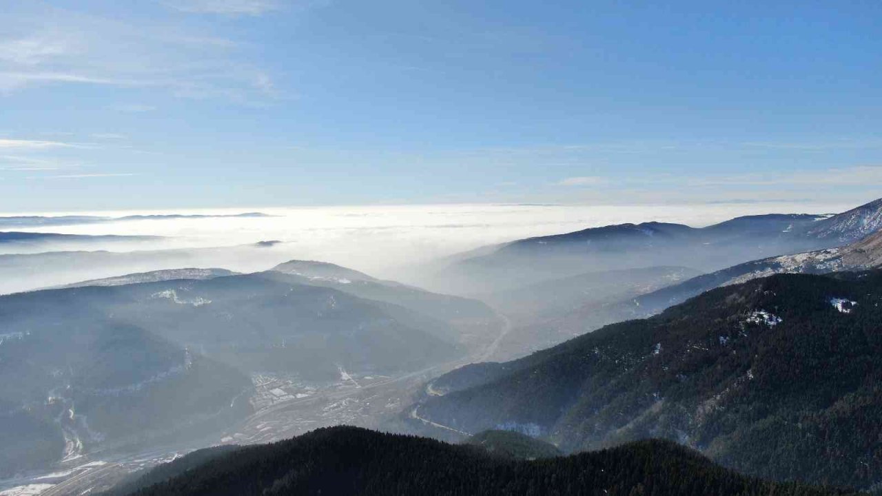Ilgaz Dağı’nın eteklerinde mest eden sis manzarası havadan görüntülendi