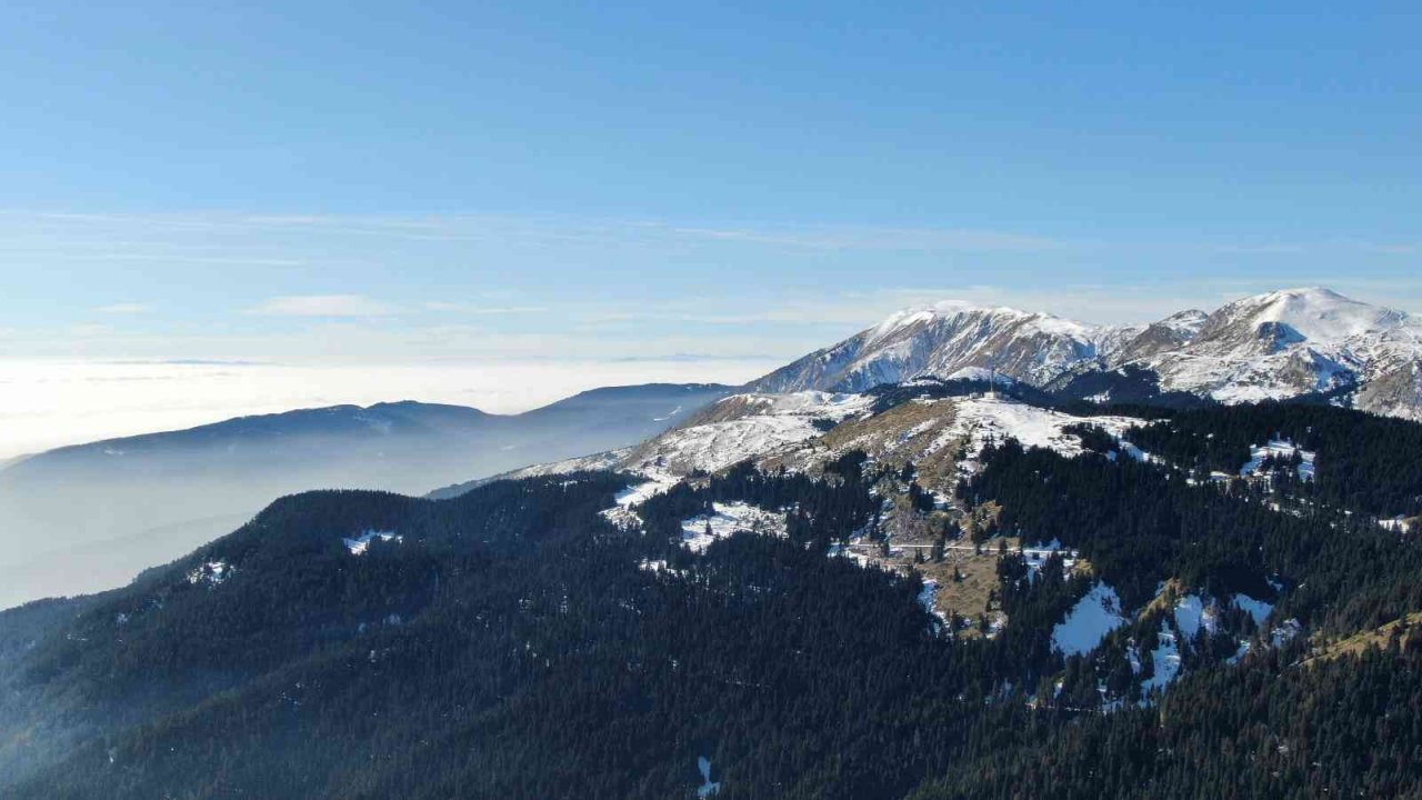 Ilgaz Dağı’nın eteklerinde mest eden sis manzarası havadan görüntülendi
