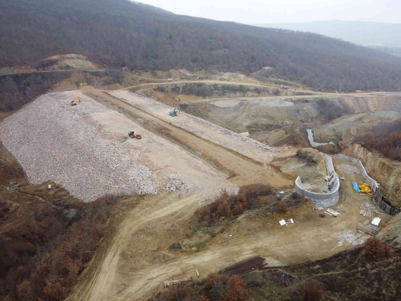 Elmabahçe Barajı ile 6 bin 290 dekar arazi sulanacak