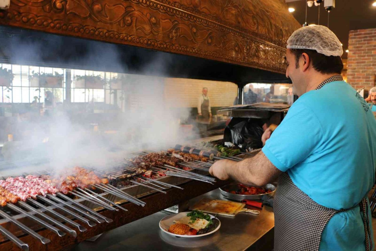 Diyarbakır’da 2022 yılında 3 bin ton tescilli ciğer kebabı tüketildi