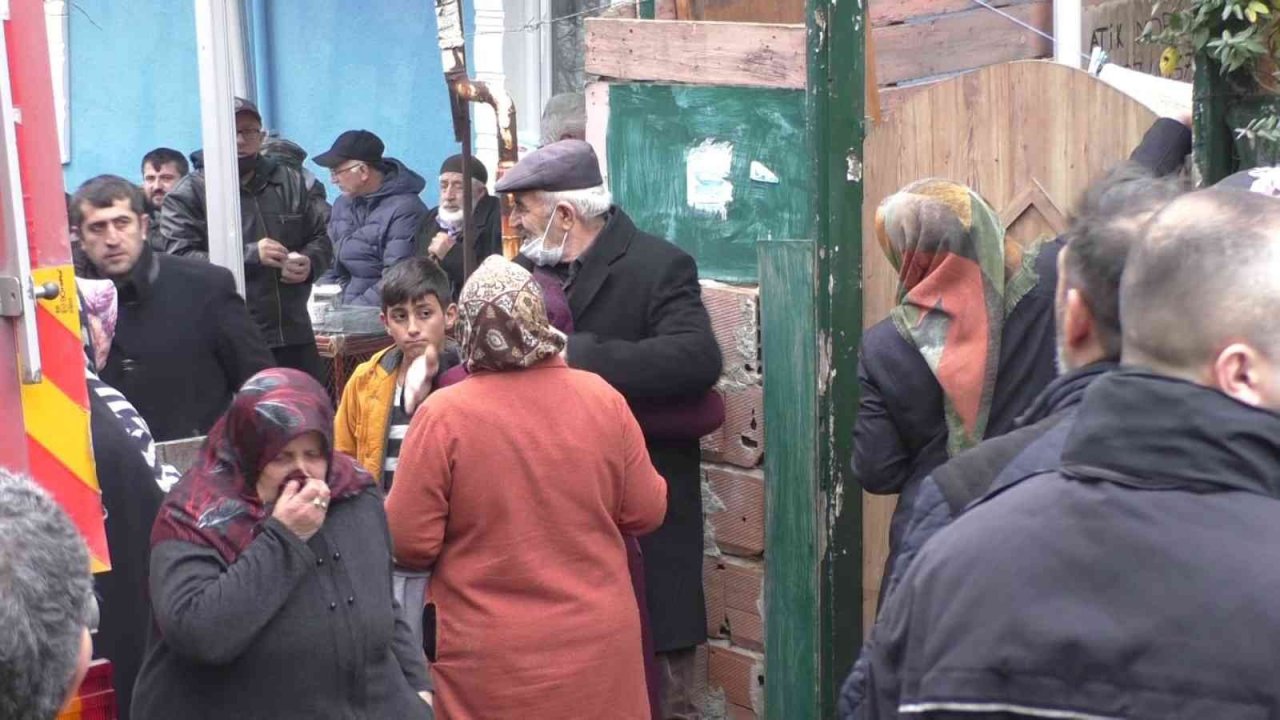 Kamyona çarpan motosikletli kurye hayatını kaybetti: Kaza uzun süre sonra fark edildi