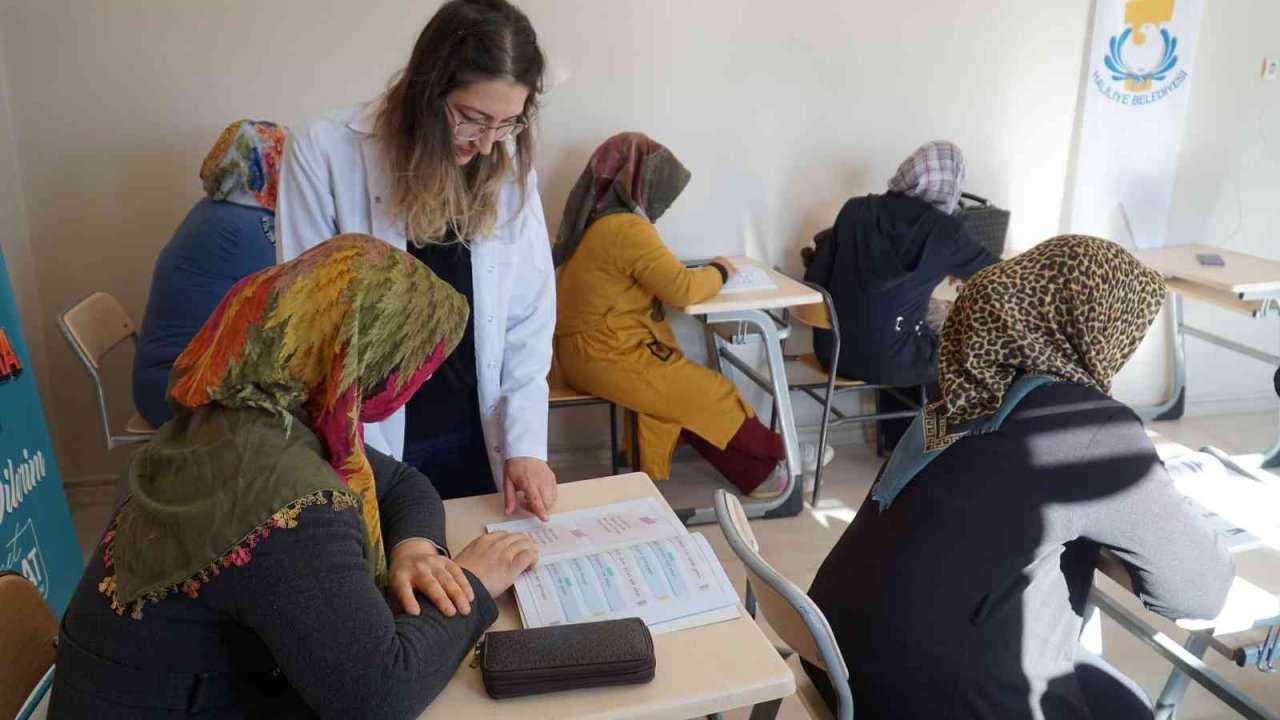 Haliliye’de kadınlar okuma yazma öğreniyor