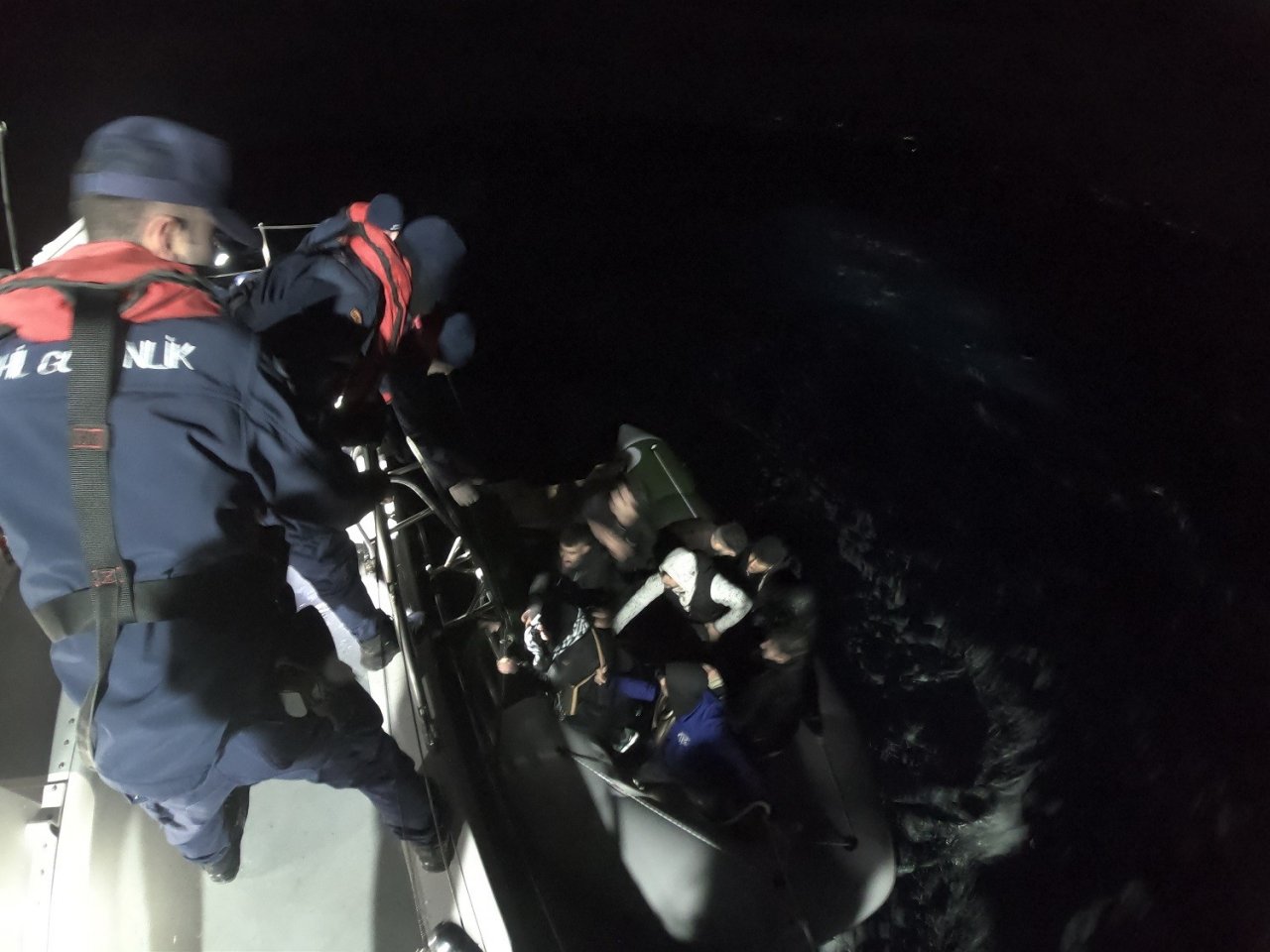 Yunanistan’ın ölüme ittiği 59 göçmen kurtarıldı