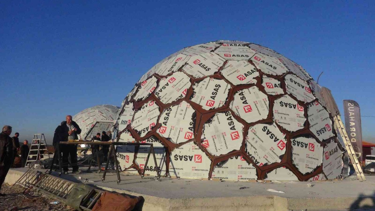 Dünyanın en büyük tek parça halindeki lavanta tarlasına Arı Müzesi kuruluyor