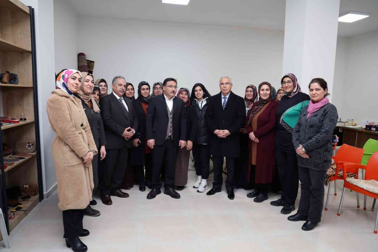 Vali Çiçek ve Başkan Yalçın deri tezgahında