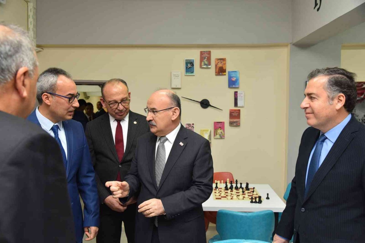 Vali Karadeniz, Turgutlu’da incelemelerde bulundu