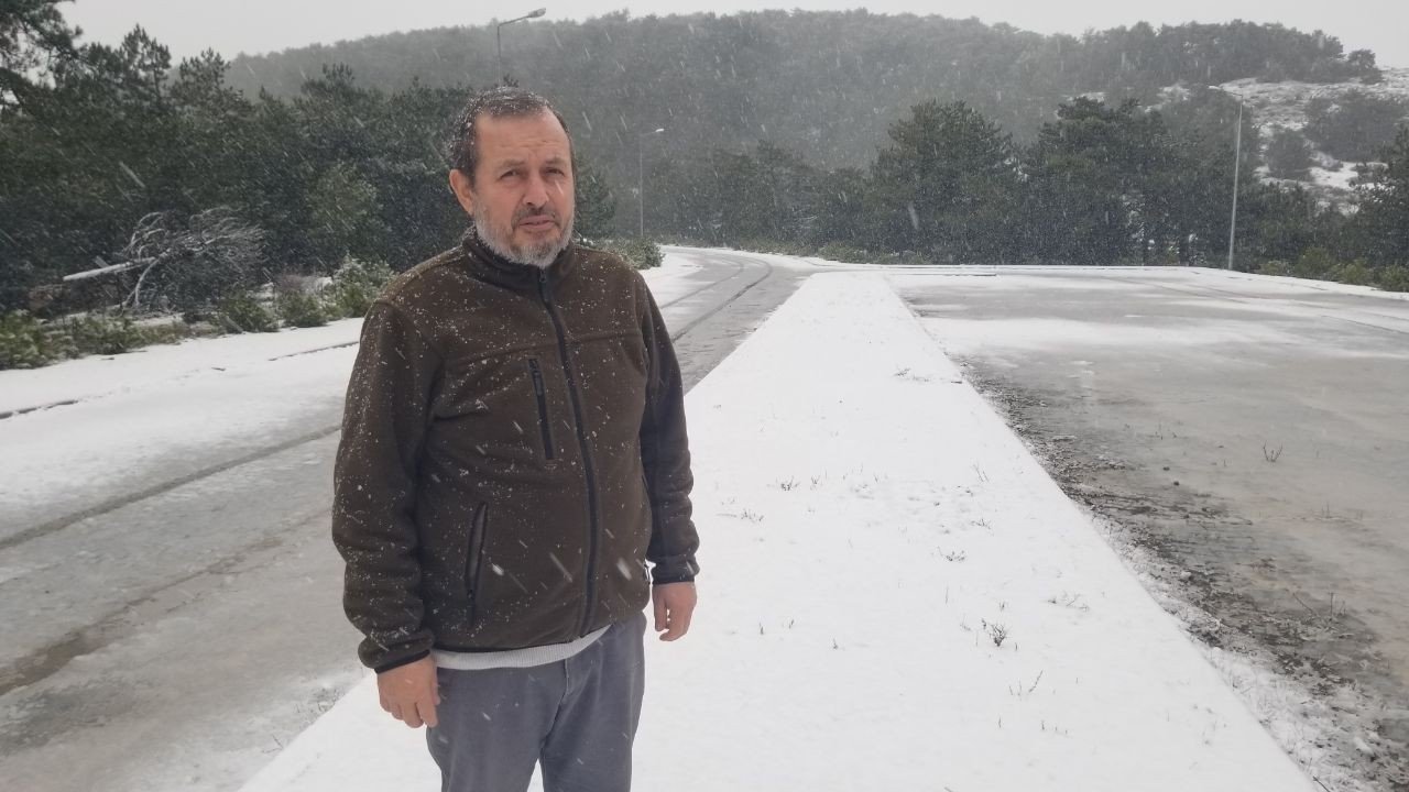 Spil Dağı Milli Parkı’na yılın ilk karı düştü