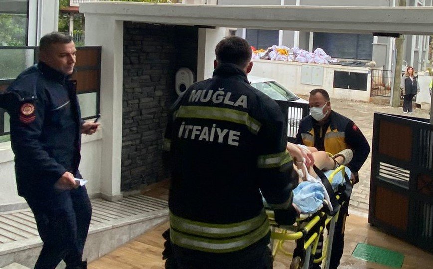 Masa üstü şöminesi patladı 4 kişi yaralandı