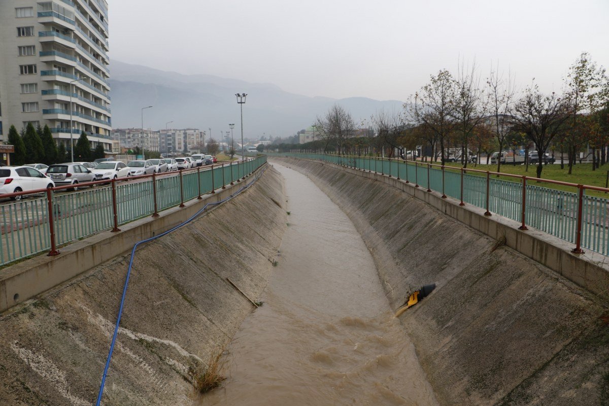 Manisa’daki dere ıslah ve temizlikleri su baskınlarının önüne geçti